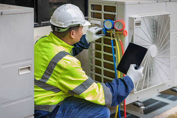 Professional Hvac Installation technician working in Morristown, AZ